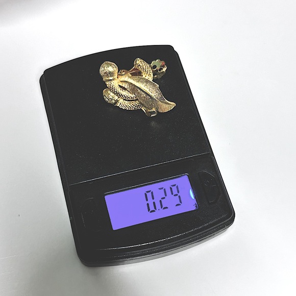CHIC & Sophisticated VTG Gold Decorative Leaf Clip-Ons Hallmark Stamped Pat Pend - Picture 5 of 13